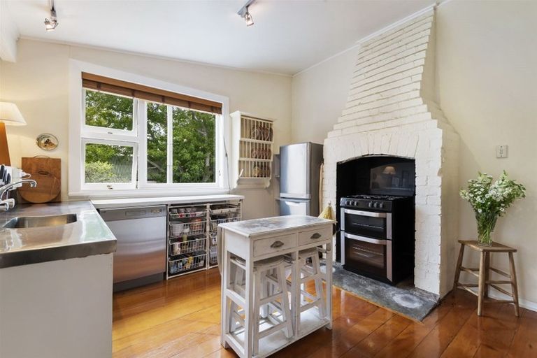 Photo of property in 235 Onewa Road, Birkenhead, Auckland, 0626