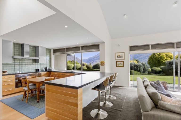 Photo of property in 3 Bayonet Peak Place, Drift Bay, Queenstown, 9371