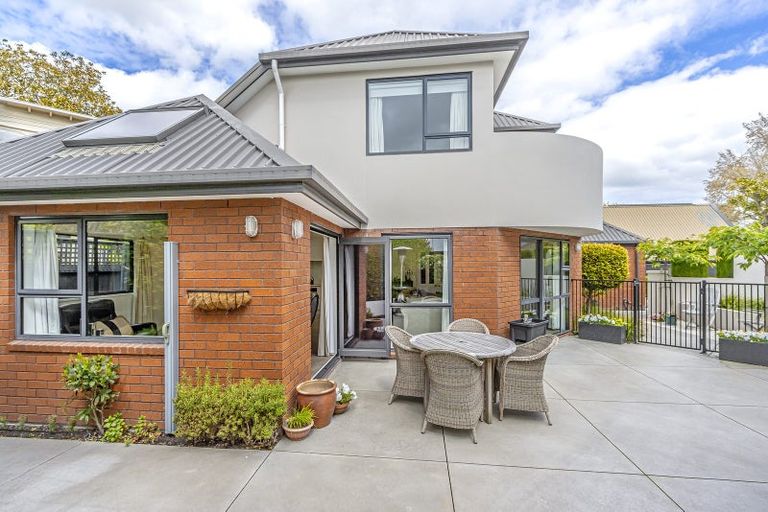 Photo of property in 2/22 Snowdon Road, Fendalton, Christchurch, 8052