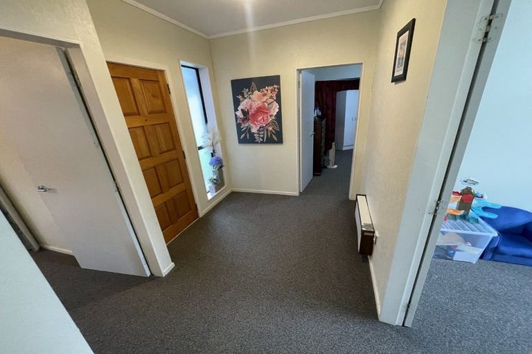 Photo of property in 58 Beauchamp Street, Tawa, Wellington, 5028