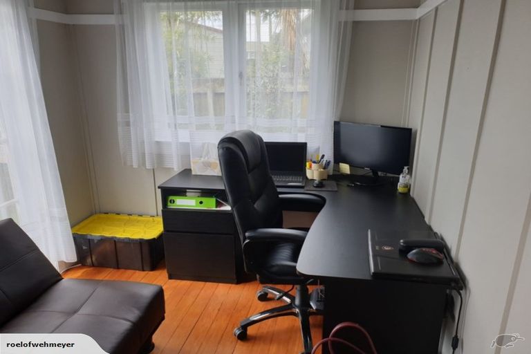 Photo of property in 20 Pine Avenue, Henderson, Auckland, 0612