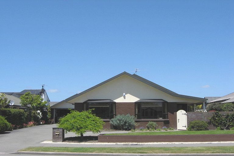 Photo of property in 3 Rue De La Mare, Parklands, Christchurch, 8083