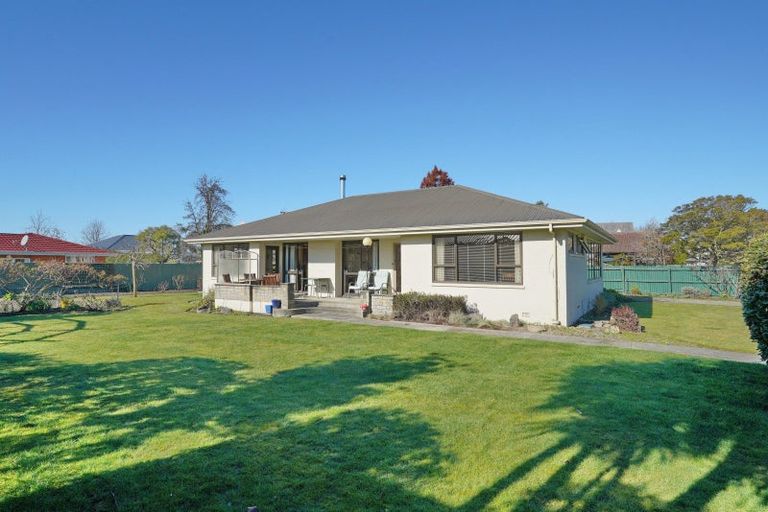Photo of property in 2 Ward Place, Rangiora, 7400