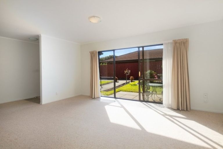 Photo of property in 1/43 Aberfeldy Avenue, Highland Park, Auckland, 2010