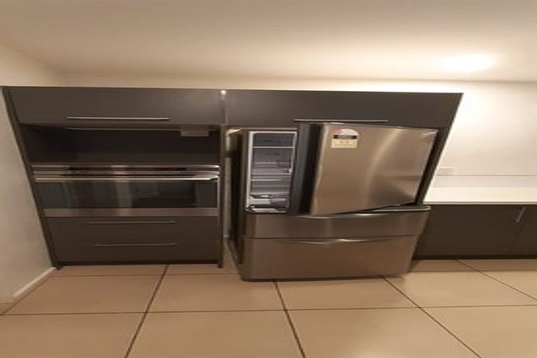 Photo of property in 4 The Oval, Hillmorton, Christchurch, 8024