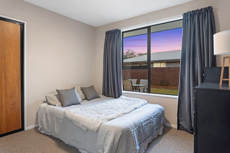 Photo of property in 12 Mervyn Drive, Avondale, Christchurch, 8061