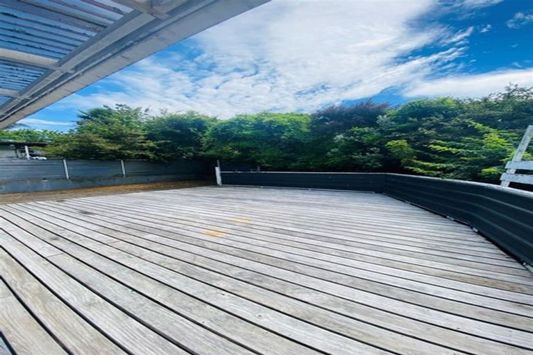 Photo of property in 69 Rosewarne Crescent, Glendene, Auckland, 0602