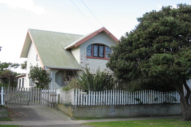 Photo of property in 2 Karaka Street, Castlecliff, Whanganui, 4501