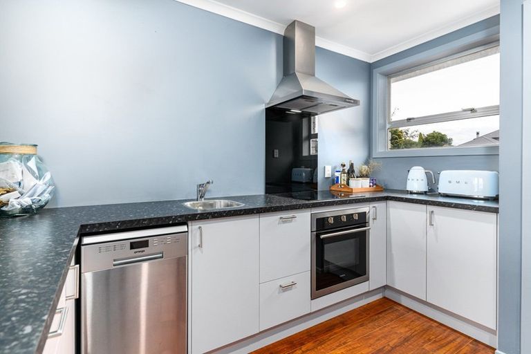 Photo of property in 12 Kiwi Court, Roslyn, Palmerston North, 4414