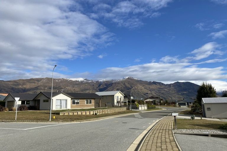 Photo of property in 9 Mcleod Avenue, Wanaka, 9305