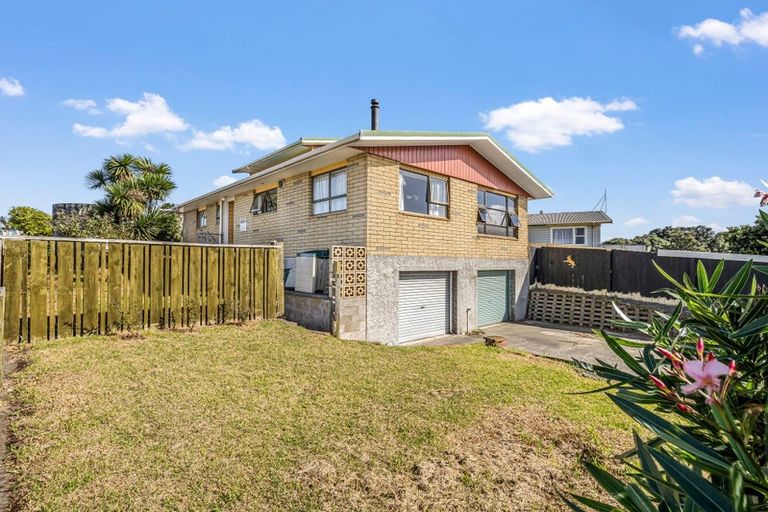 Photo of property in 65 Hinau Street, Castlecliff, Whanganui, 4501