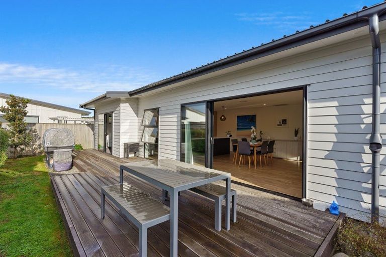 Photo of property in 14 Seagrass Place, Otaki Beach, Otaki, 5512
