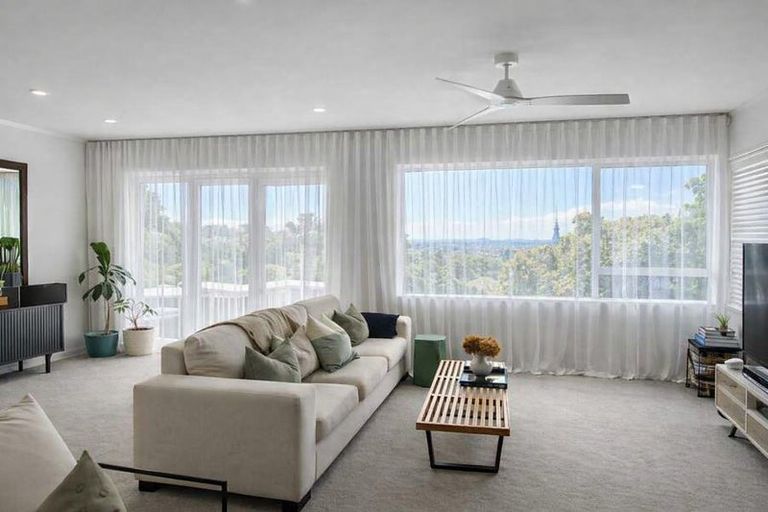 Photo of property in 33 Agincourt Street, Glenfield, Auckland, 0629