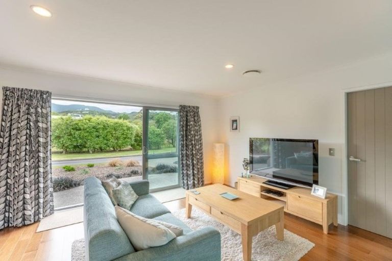 Photo of property in 5 Moss Lane, Raumati Beach, Paraparaumu, 5032