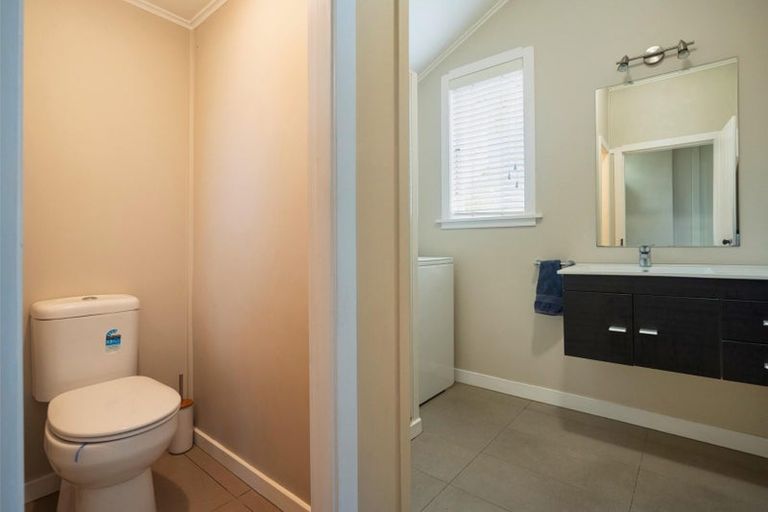 Photo of property in 24 Buscomb Avenue, Henderson, Auckland, 0610