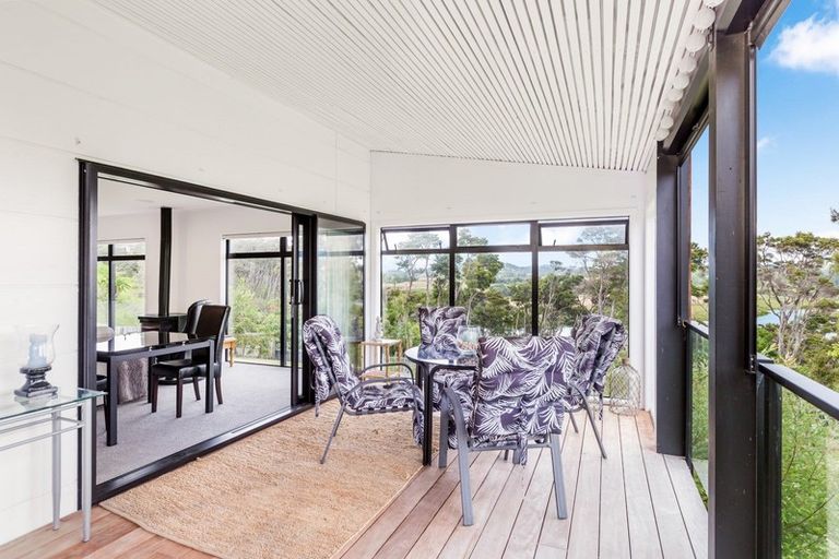 Photo of property in 143 Whangaparaoa Road, Red Beach, 0932