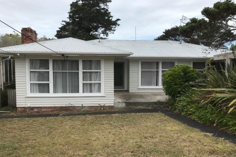 Photo of property in 54 Chippendale Crescent, Birkdale, Auckland, 0626