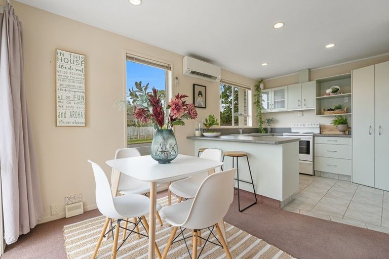 Photo of property in 5c Riversdale Drive, Merrilands, New Plymouth, 4312