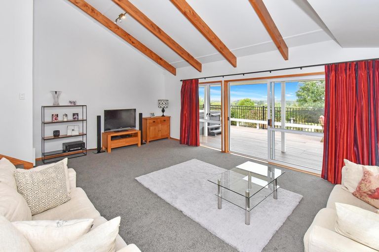 Photo of property in 72 Kauri View Road, Opaheke, Papakura, 2584