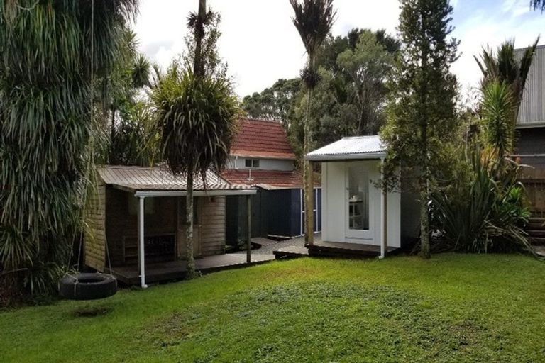 Photo of property in 48 Turanga Road, Henderson Valley, Auckland, 0612