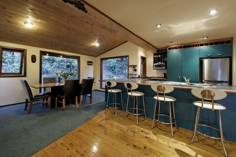 Photo of property in 11e Longfellow Parade, Glen Eden, Auckland, 0604