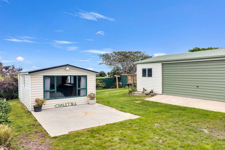 Photo of property in 100 Pukehina Parade, Pukehina, 3189