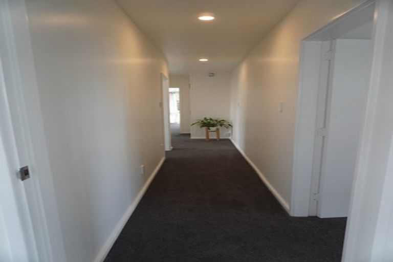 Photo of property in 19 Talltree Avenue, Avonhead, Christchurch, 8042