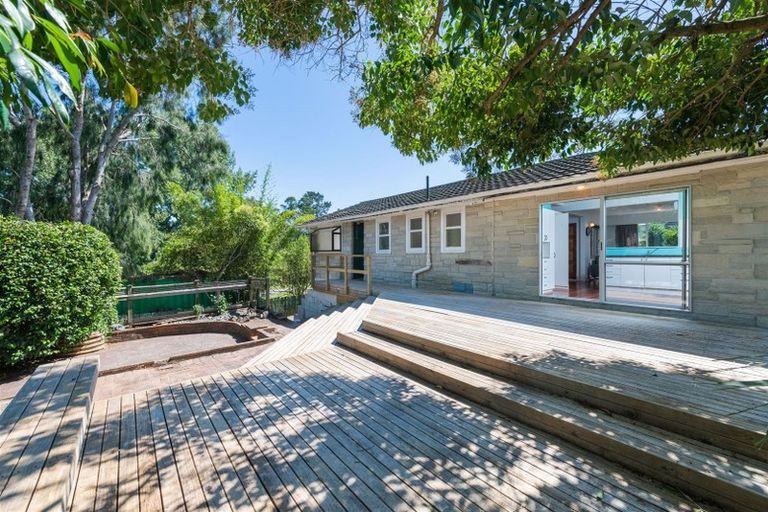 Photo of property in 121 Millbrook Road, Sunnyvale, Auckland, 0612