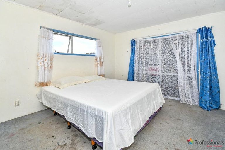 Photo of property in 1 Trengove Place, West Harbour, Auckland, 0618