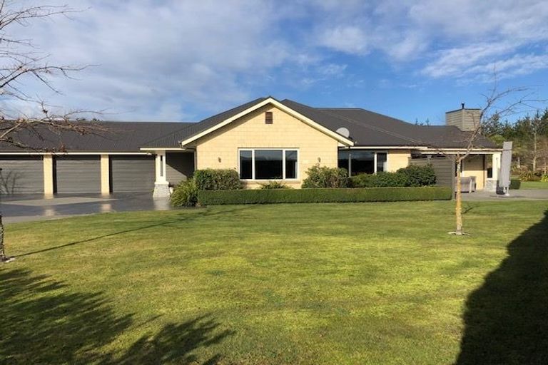 Photo of property in 8 Rossington Drive, West Melton, 7618