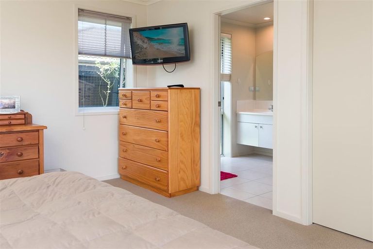 Photo of property in 51 Gibson Place, Papamoa Beach, Papamoa, 3118