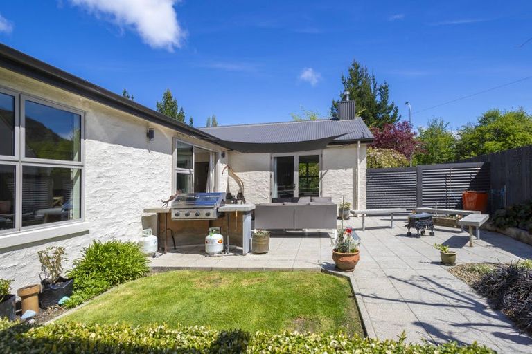 Photo of property in 11 Mcdonnell Road, Arrowtown, 9302