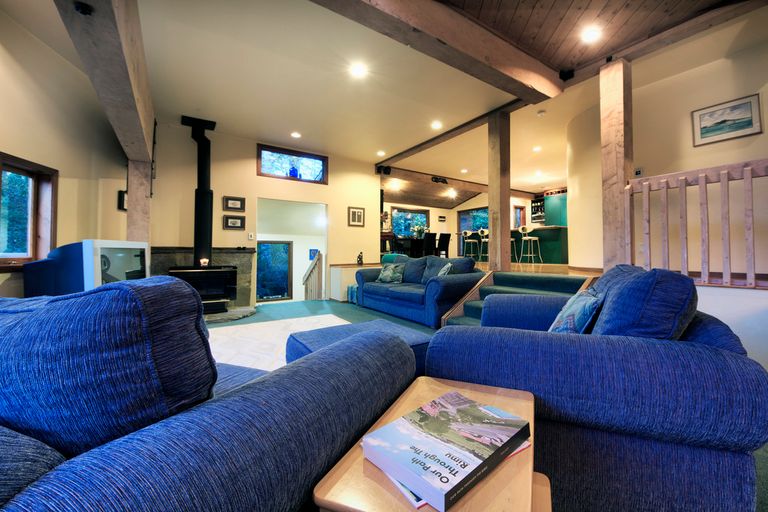 Photo of property in 11e Longfellow Parade, Glen Eden, Auckland, 0604