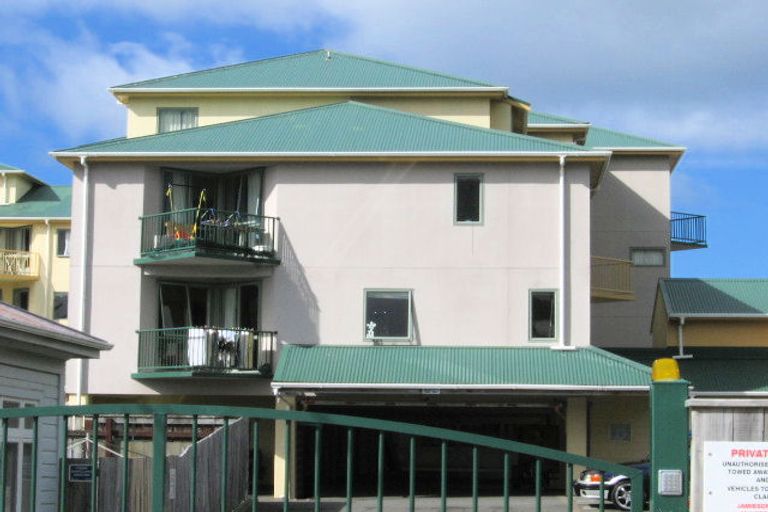 Photo of property in Palm Grove Apartments, 4/13d Palm Grove, Berhampore, Wellington, 6023