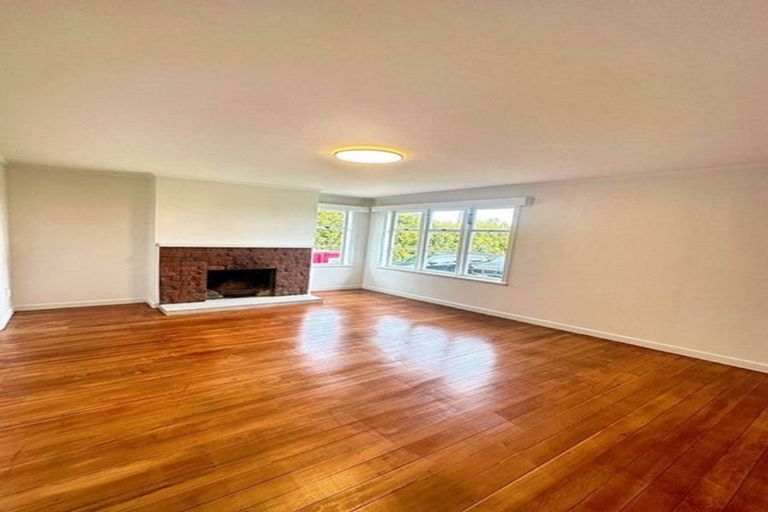 Photo of property in 479 Waitakere Road, Taupaki, Henderson, 0782