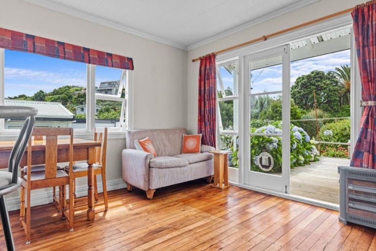 Photo of property in 10 North Street, Mokau, 4376