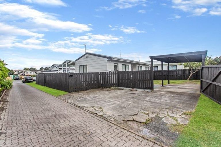 Photo of property in 1/13 Maplesden Drive, Clendon Park, Auckland, 2103