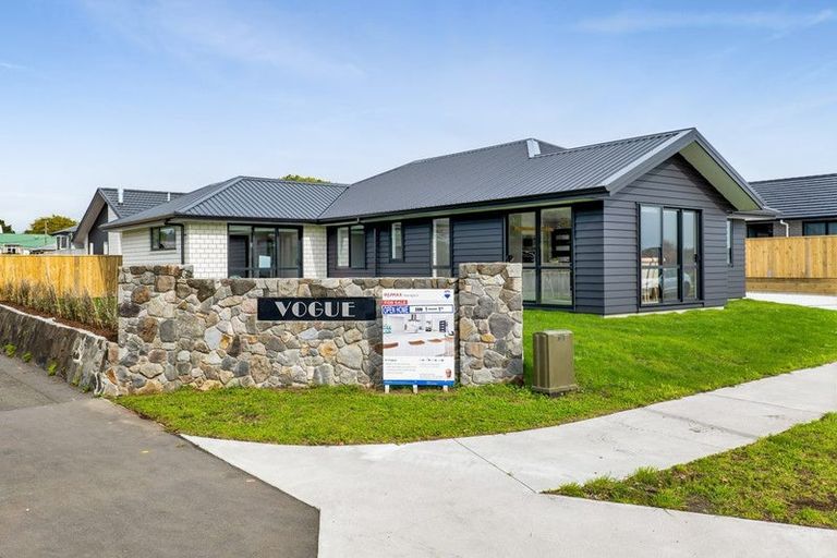 Photo of property in 1 Vogue Circle, Vogeltown, New Plymouth, 4310
