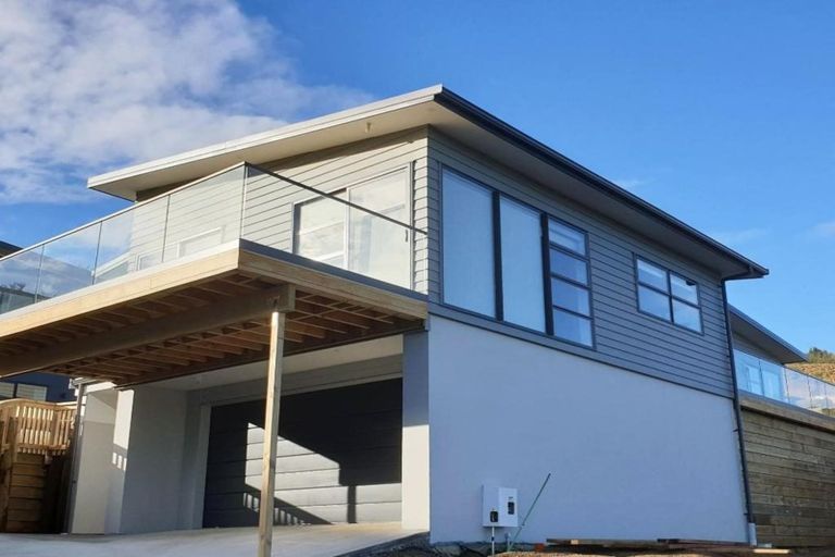 Photo of property in 9a Grumman Lane, Newlands, Wellington, 6037