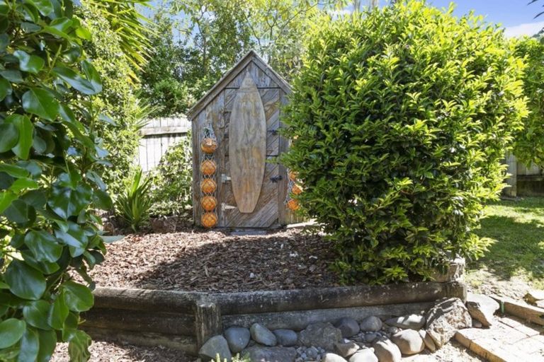 Photo of property in 8 Valdese Rise, Browns Bay, Auckland, 0630