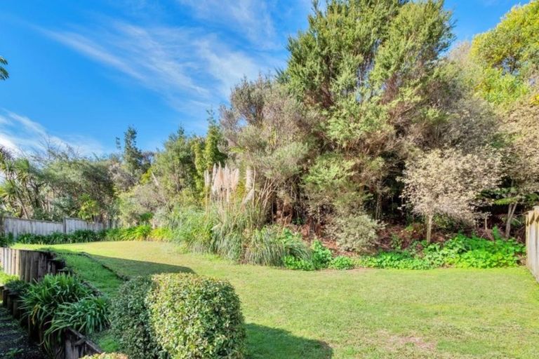 Photo of property in 22 Kate Sheppard Avenue, Torbay, Auckland, 0630