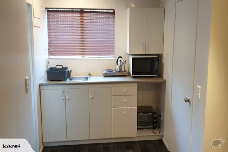 Photo of property in 24 Gibbs Crescent, Red Hill, Papakura, 2110