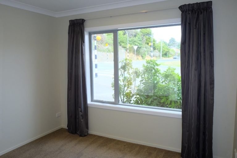 Photo of property in 2/19 Collins Avenue, Tawa, Wellington, 5028