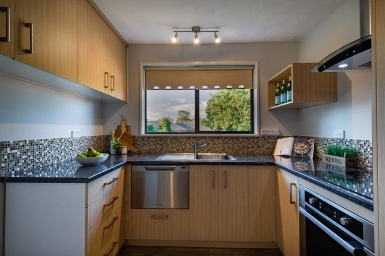 Photo of property in 1/15 Laing Crescent, Heathcote Valley, Christchurch, 8022