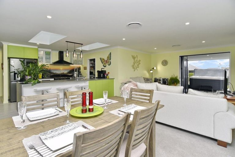 Photo of property in 14 Deans Place, Amberley, 7410