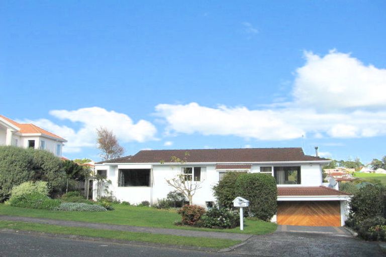 Photo of property in 24 Oliver Twist Avenue, Mellons Bay, Auckland, 2014