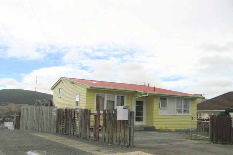 Photo of property in 15 Turkington Street, Tawa, Wellington, 5028