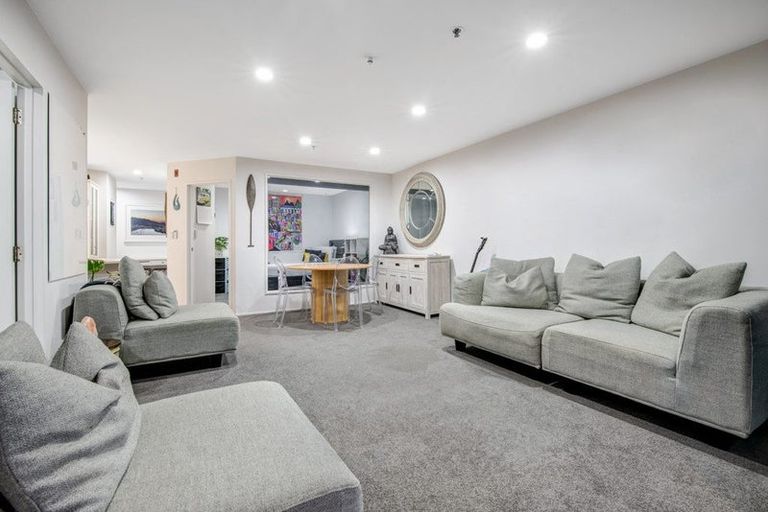 Photo of property in 1e/175 Hurstmere Road, Takapuna, Auckland, 0622