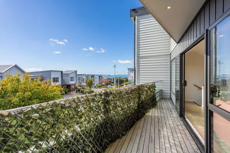Photo of property in 6 Moki Place, Long Bay, Auckland, 0630