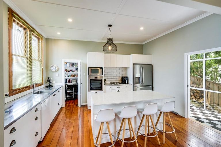 Photo of property in 11a Colenso Avenue, Hospital Hill, Napier, 4110